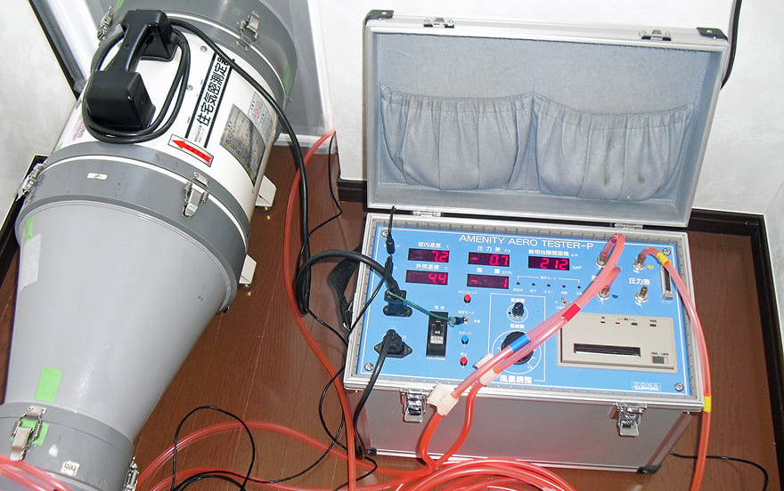 全棟で気密測定を2回実施。「平均C値0.5」