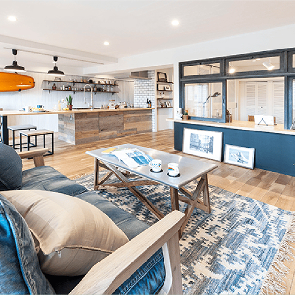 西海岸の自由な空気を楽しむ家