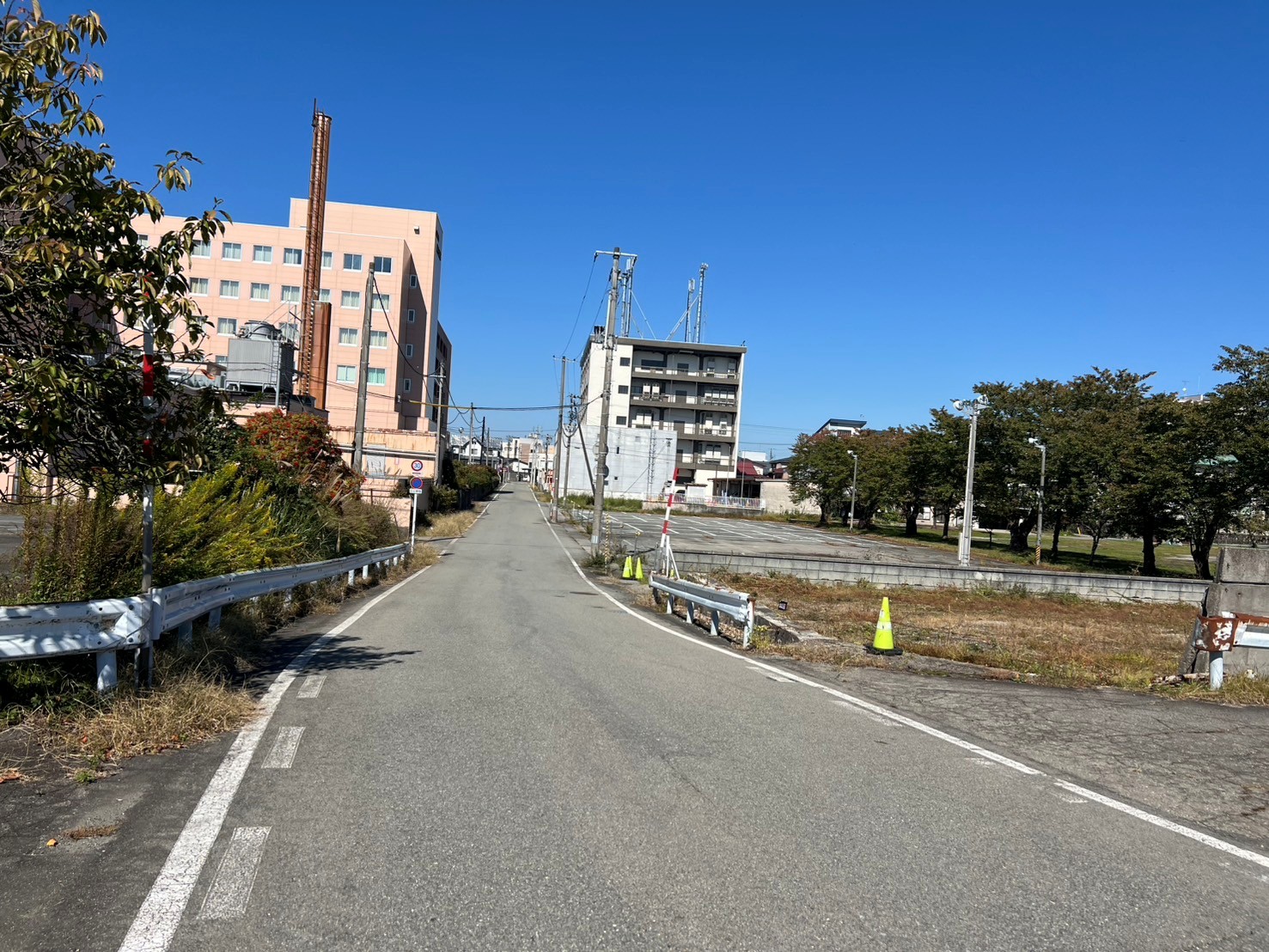 西側　前面道路